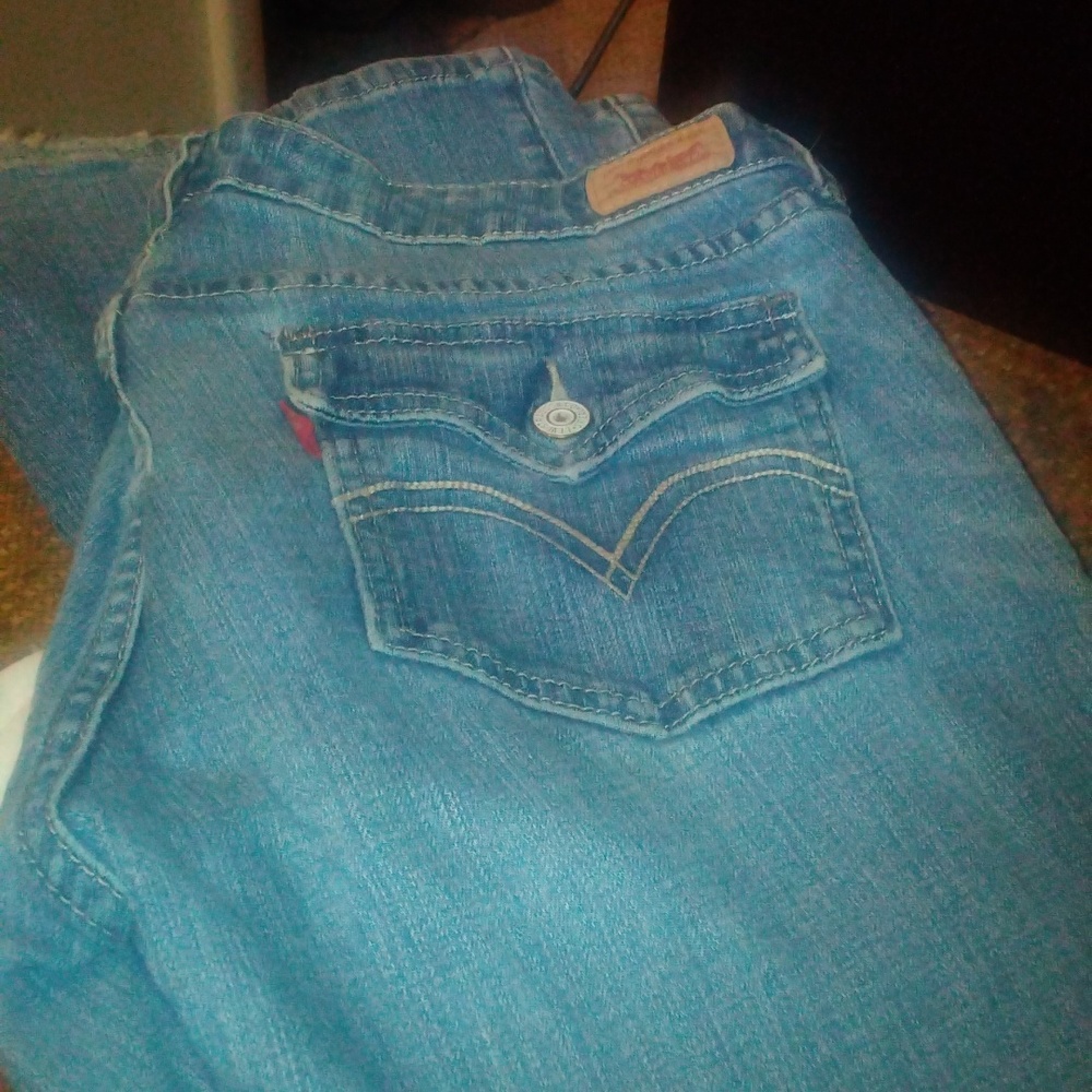 Women's Levi jeans